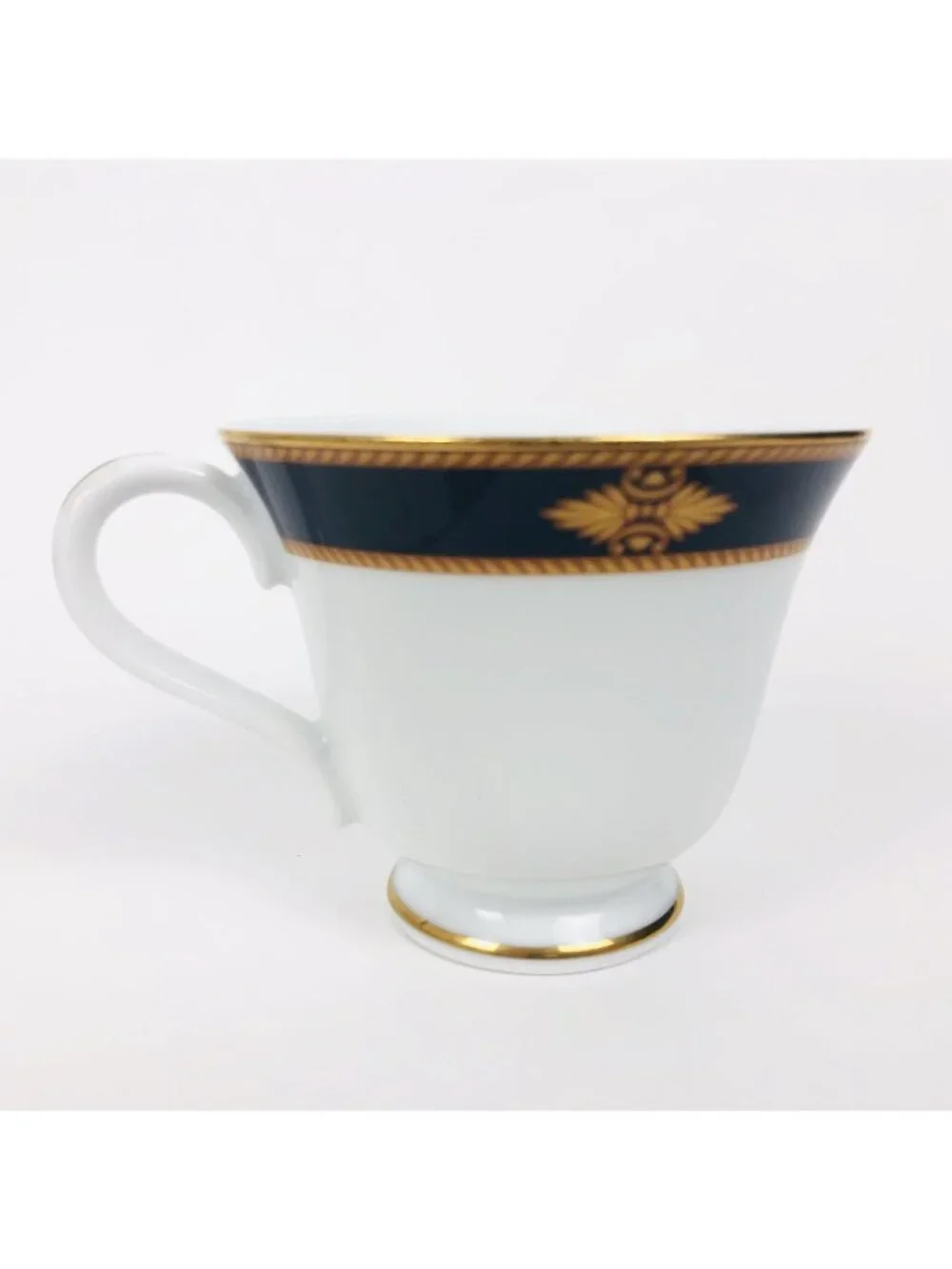 Wedgewood Embassy Collection Foxworth Japan 1995 Cups Saucers Salad Plates 8 ea